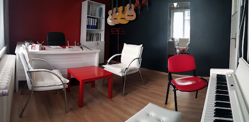 Karnaval Sanat Okulu - Müzik Kursu